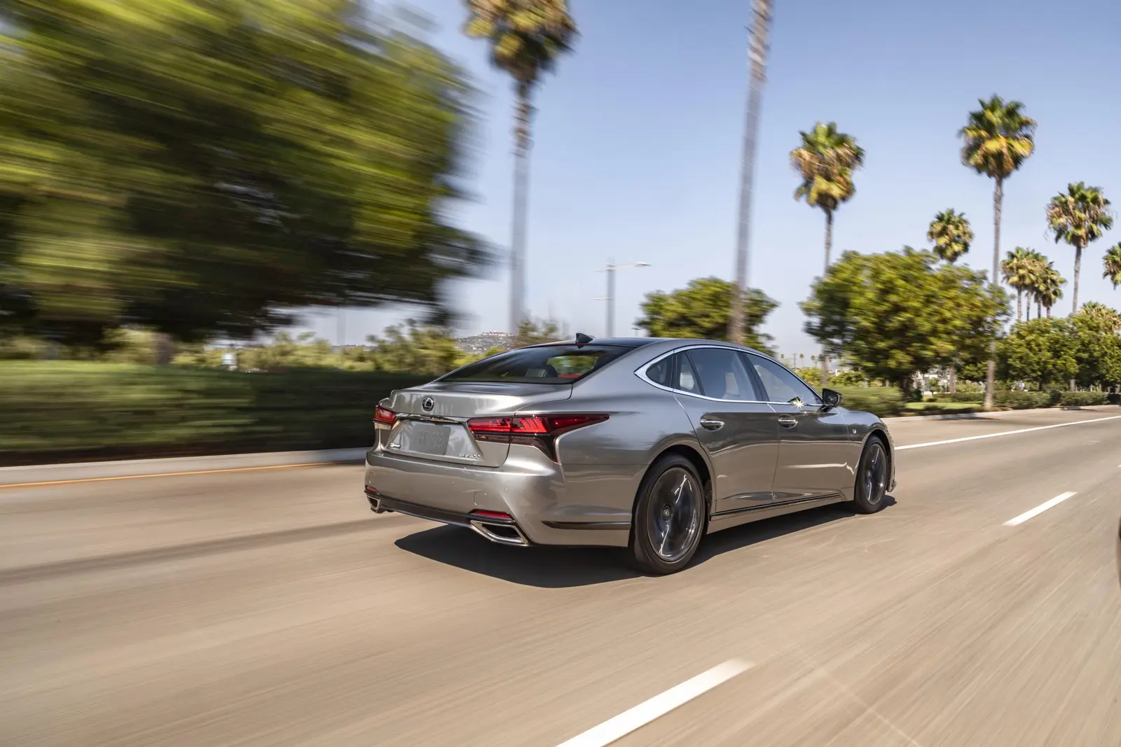 Lexus LS 2025 LS 500h Exterior