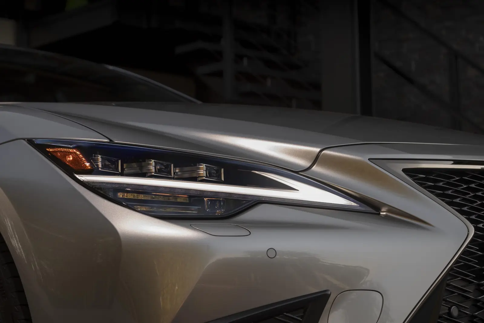 Lexus LS 2025 LS 500h Exterior