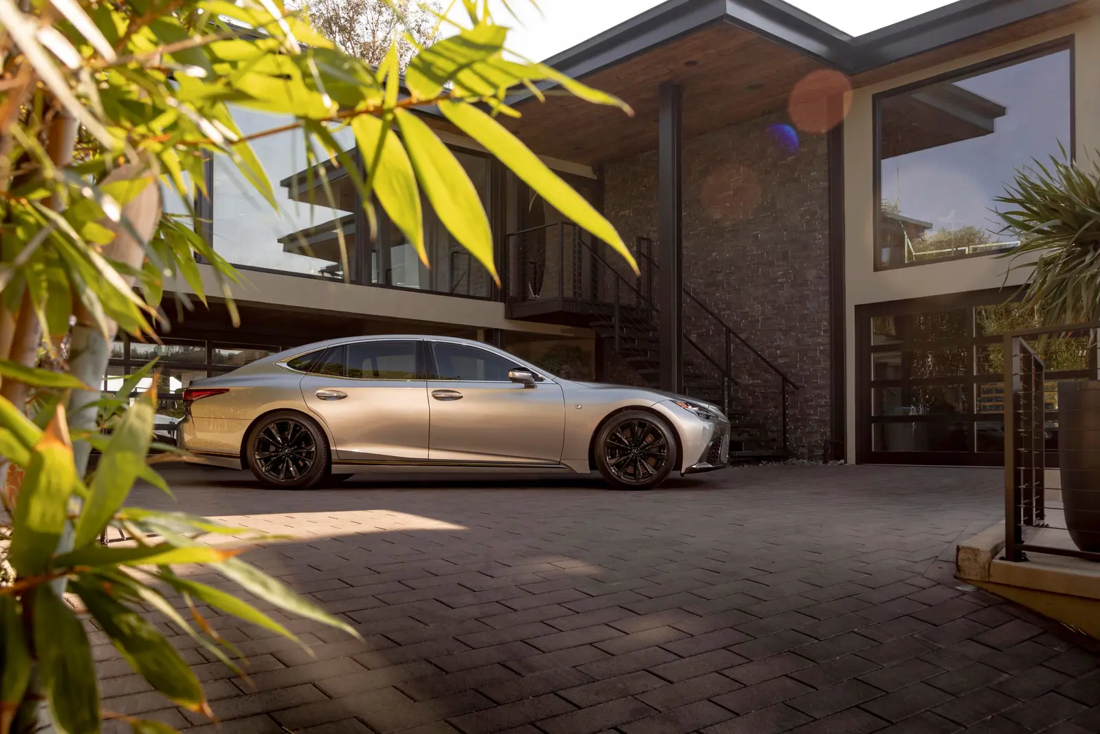 Lexus LS 2025 LS 500h Exterior